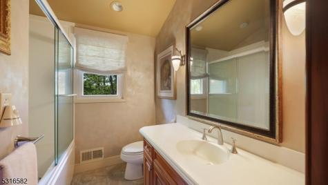 5 Johanna Lane Watchung NJ 07069