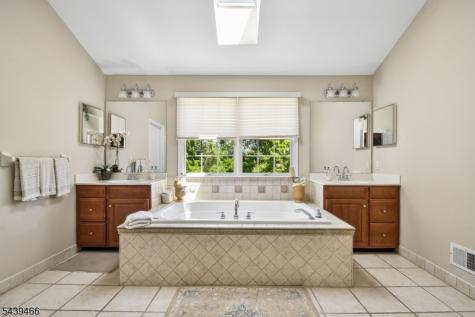 9 Steeplechase Lane Franklin NJ 08802