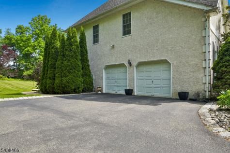 9 Steeplechase Lane Franklin NJ 08802