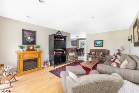 4 Campbell Drive Hardyston NJ 07419