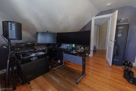 826 Cross Avenue Elizabeth NJ 07208
