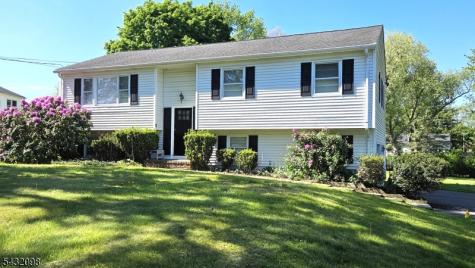 8 Hillside Road Mansfield NJ 07840