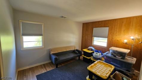8 Hillside Road Mansfield NJ 07840