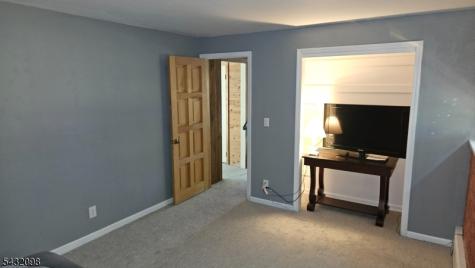 8 Hillside Road Mansfield NJ 07840