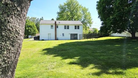 8 Hillside Road Mansfield NJ 07840