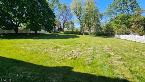 8 Hillside Road Mansfield NJ 07840