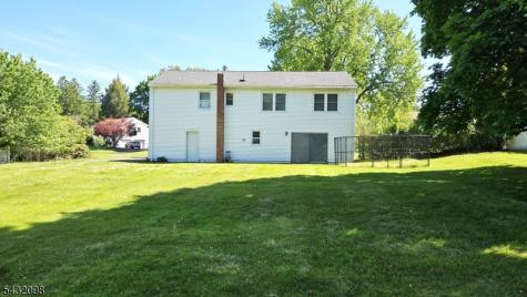 8 Hillside Road Mansfield NJ 07840