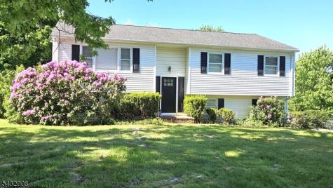 8 Hillside Road Mansfield NJ 07840