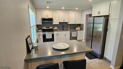 8 Hillside Road Mansfield NJ 07840