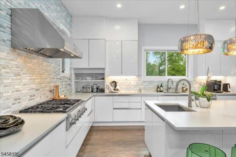 25 Oakwood Drive New Providence NJ 07974