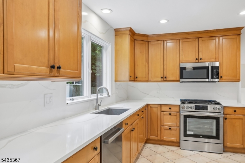38 Billingsley Drive Livingston NJ 07039
