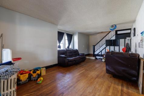 427 Robins Street Roselle NJ 07203