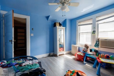 427 Robins Street Roselle NJ 07203