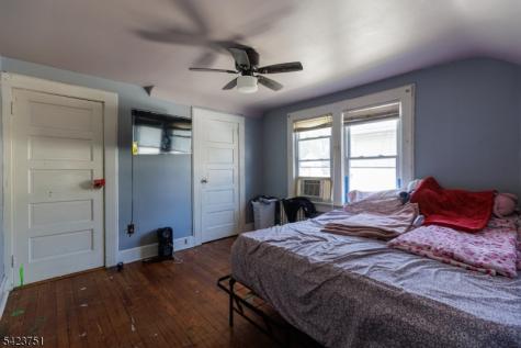 427 Robins Street Roselle NJ 07203