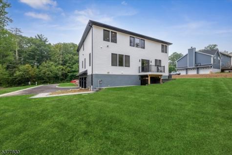 11 Eagles Nest Terrace West Milford NJ 07480