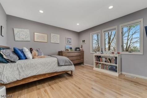 828 Star View Way Bridgewater NJ 08807