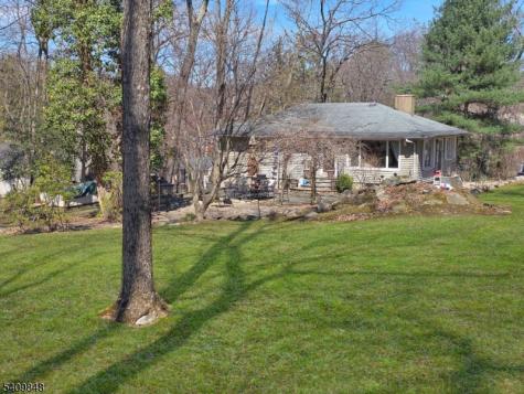 40 Pawnee Avenue Oakland NJ 07436