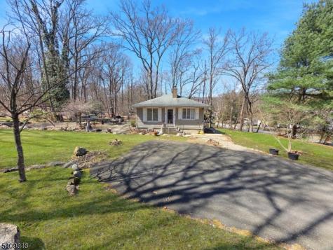 40 Pawnee Avenue Oakland NJ 07436