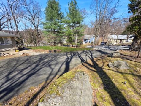 40 Pawnee Avenue Oakland NJ 07436