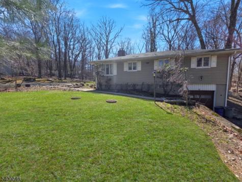 40 Pawnee Avenue Oakland NJ 07436
