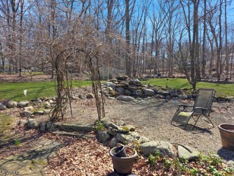 40 Pawnee Avenue Oakland NJ 07436