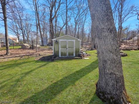 40 Pawnee Avenue Oakland NJ 07436