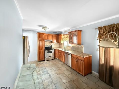 40 Pawnee Avenue Oakland NJ 07436