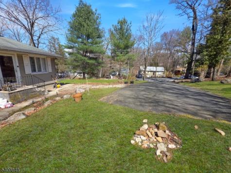 40 Pawnee Avenue Oakland NJ 07436