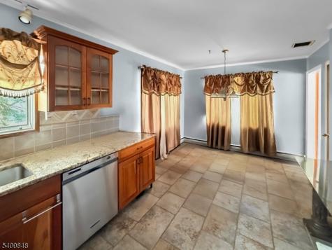 40 Pawnee Avenue Oakland NJ 07436