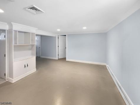 40 Pawnee Avenue Oakland NJ 07436