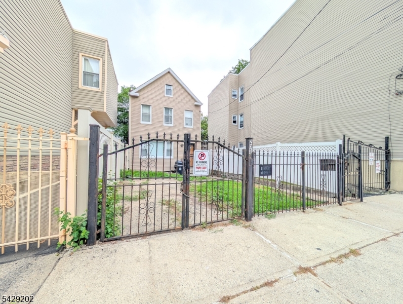 203 Lake Street Newark NJ 07104