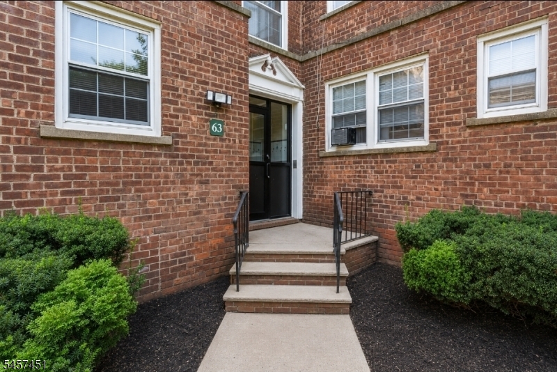 63 Forest Hill Parkway Newark NJ 07104