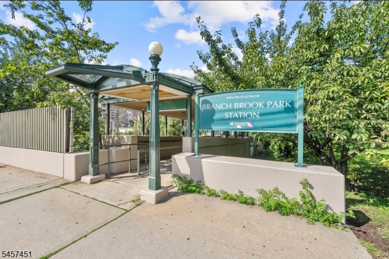 63 Forest Hill Parkway Newark NJ 07104