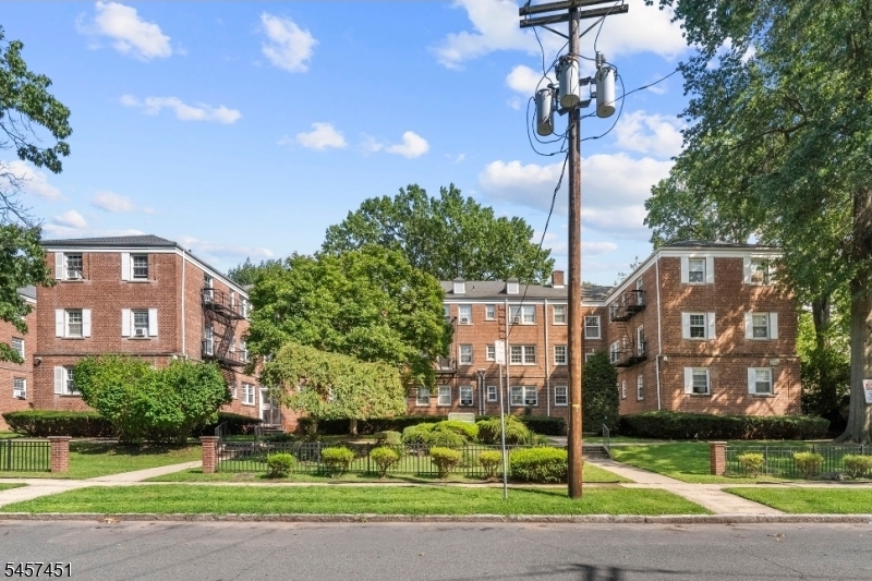 63 Forest Hill Parkway Newark NJ 07104