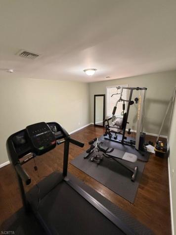 555 Hussa Street Linden NJ 07036