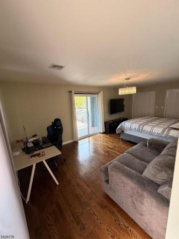 555 Hussa Street Linden NJ 07036