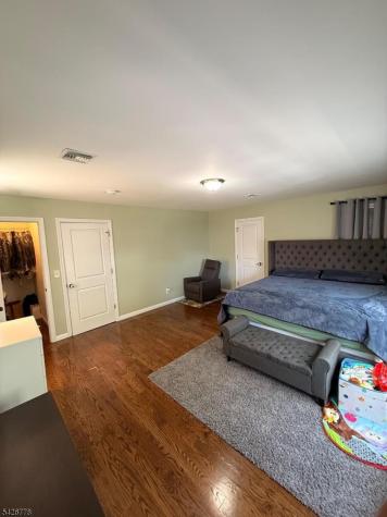 555 Hussa Street Linden NJ 07036