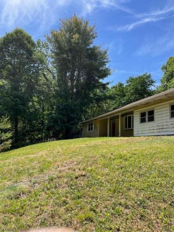 150 Karrville Road Mansfield NJ 07865