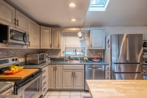 44 Venetian Drive Jefferson NJ 07849