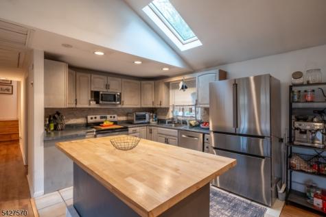 44 Venetian Drive Jefferson NJ 07849