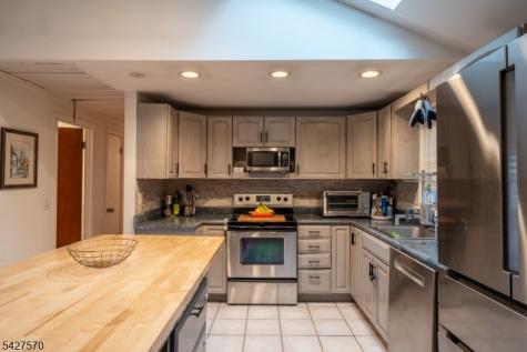 44 Venetian Drive Jefferson NJ 07849