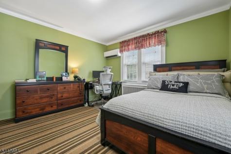 24 Synott Place Newark NJ 07106