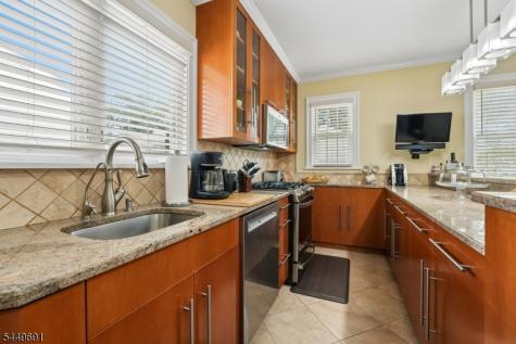 24 Synott Place Newark NJ 07106