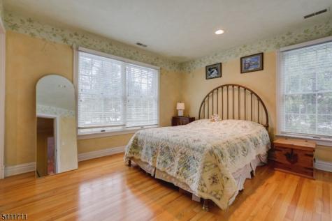 18 Tree Top Lane Chatham NJ 07928