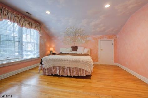 18 Tree Top Lane Chatham NJ 07928