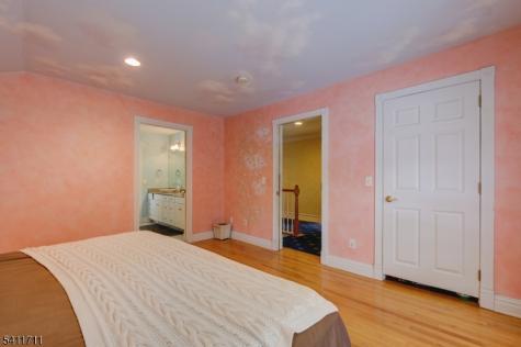 18 Tree Top Lane Chatham NJ 07928