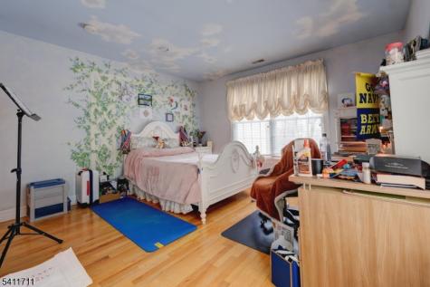 18 Tree Top Lane Chatham NJ 07928