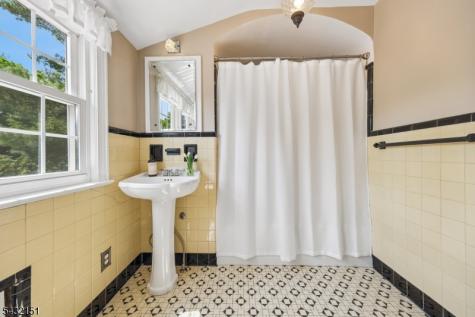 150 West End Place Cranford NJ 07016