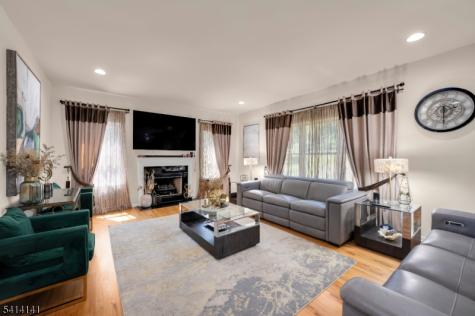6 Jacob Way Lopatcong NJ 08865