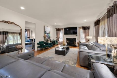 6 Jacob Way Lopatcong NJ 08865